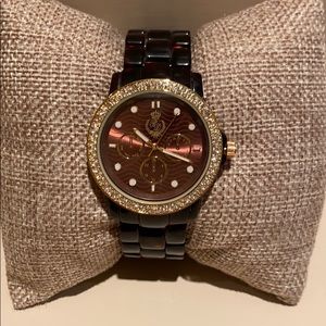 Premier tortious shell with gold accents